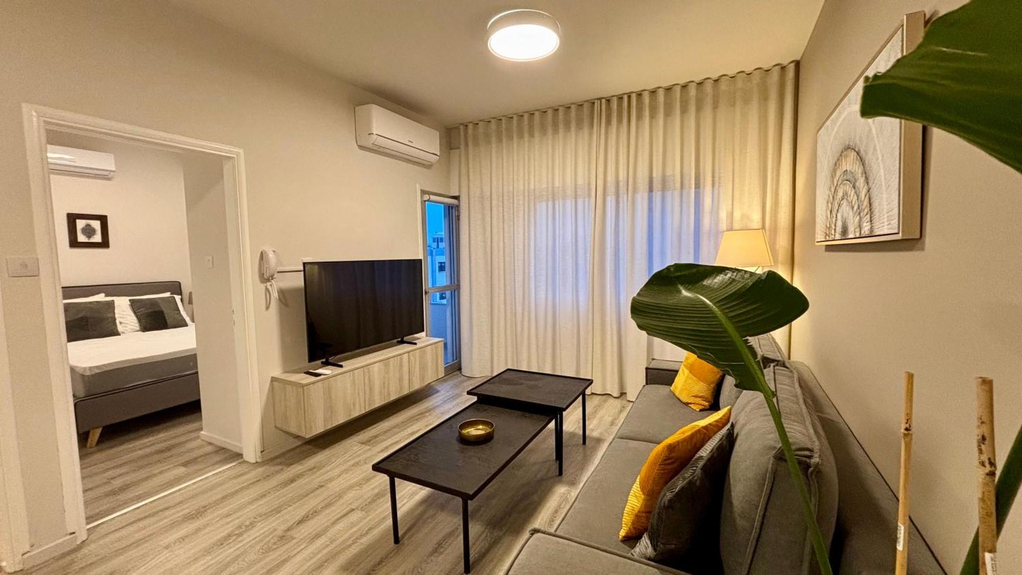 Seabreeze City Center Flats By Trulycyprus ลิมาซอล ภายนอก รูปภาพ